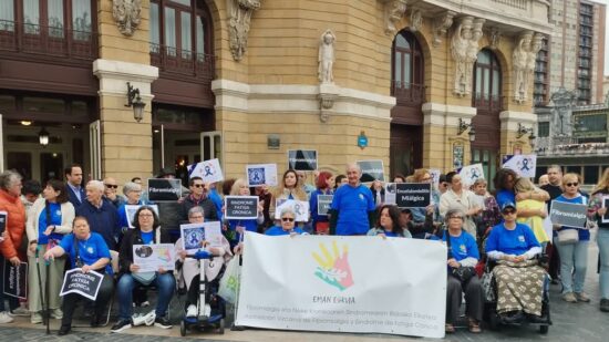 Bilbao se tiñe de azul por la fibromialgia y la fatiga crónica este 12 de mayo