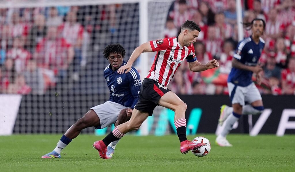 Óscar de Marcos ante el Manchester United (Foto: Athletic Club).