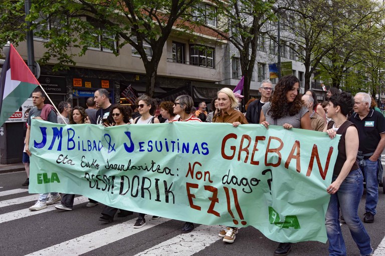 Personal del colegio Jesús María comienza una recogida de firmas ante el riesgo de 60 despidos