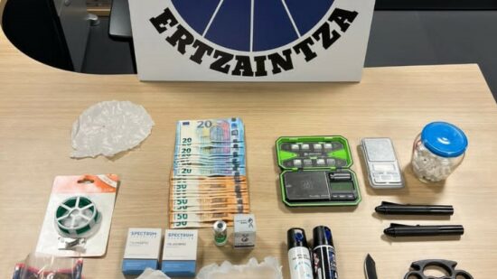 Arrestado en pijama: detienen a un joven en Getxo por vender droga en el portal de su casa
