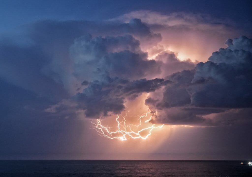 Las impactantes imágenes de la tormenta eléctrica en Bizkaia