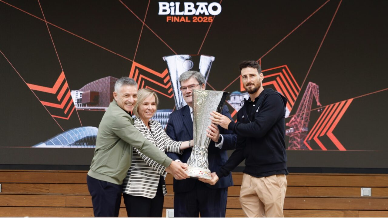 El Fan Festival de la Final de la UEFA Europa League abre sus puertas en el Arenal