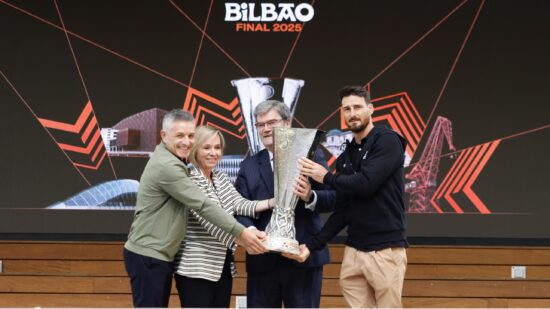 El Fan Festival de la Final de la UEFA Europa League abre sus puertas en el Arenal