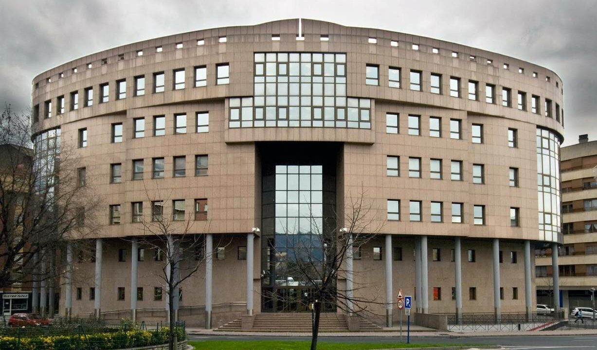 Prisión sin fianza para el joven acusado de matar con una piedra en Lutxana