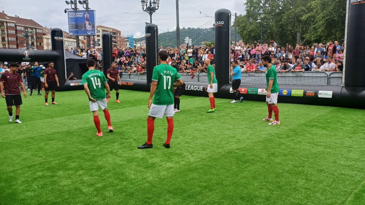 Leyendas como Nani, Berbatov, Jesús Navas y Susaeta se divierten en El Arenal