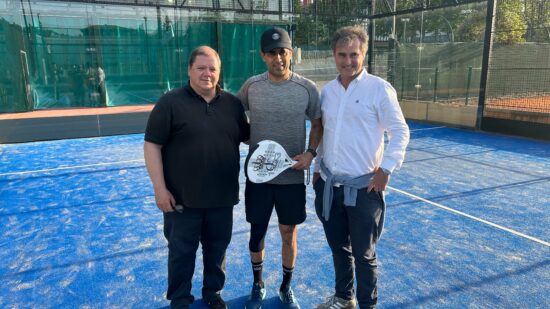 Nasser al Khelaïfi, presidente del PSG, juega a pádel en Neguri