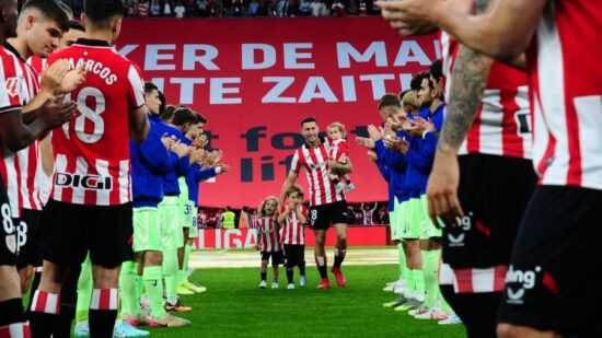 El último homenaje de San Mamés a Óscar de Marcos: pasillo, tifo y ovación