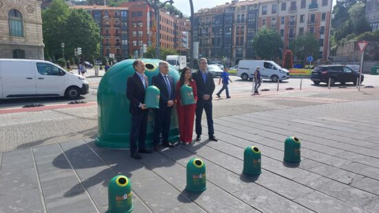 El contenedor de vidrio de la Plaza del Ensanche de Bilbao, el más productivo del Estado