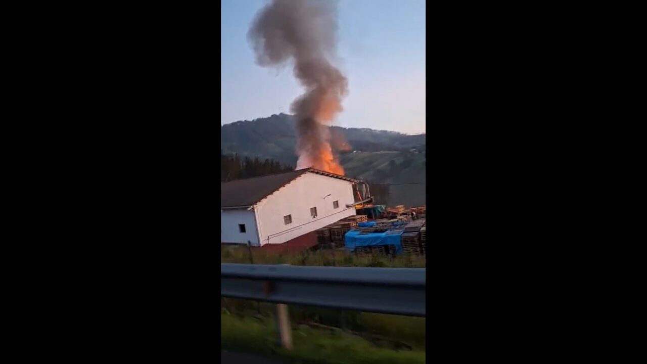 Controlado el incendio en Maderas Mallabia