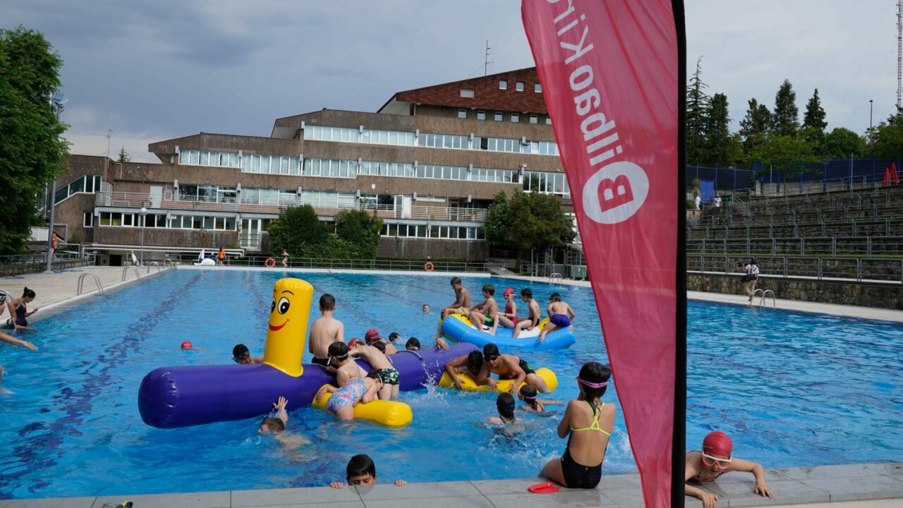 Bilbao inaugura la temporada de piscinas: hinchables gratis y más soláriums