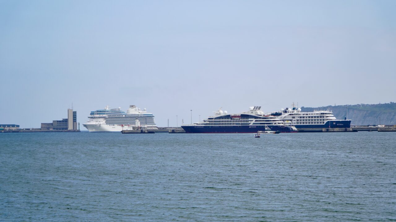 El Puerto de Bilbao cierra el mejor mes de cruceros con 18 escalas y más de 18.000 turistas