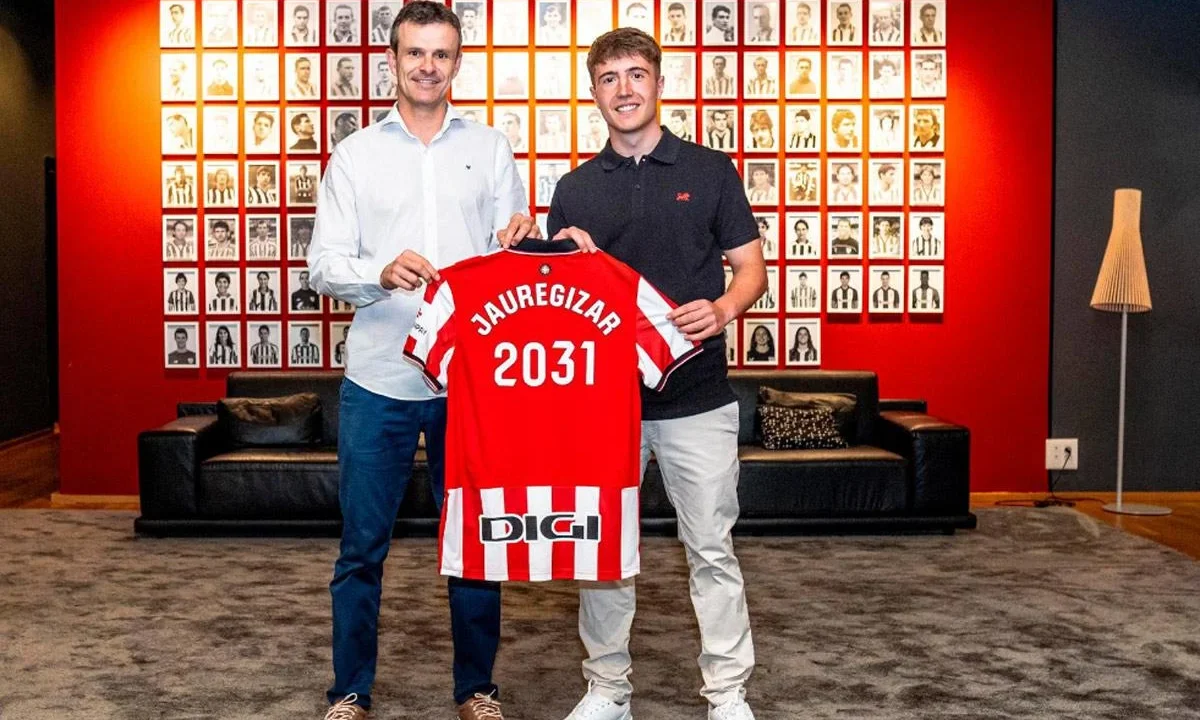 Mikel Jauregizar se queda en Bilbao: renueva con el Athletic hasta 2031