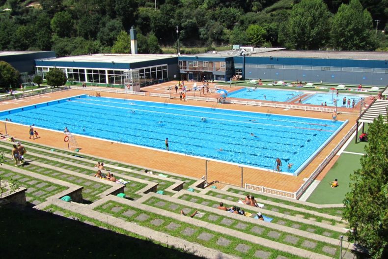 Abren las piscinas de Gorostiza en Barakaldo tras casi un año de huelgas