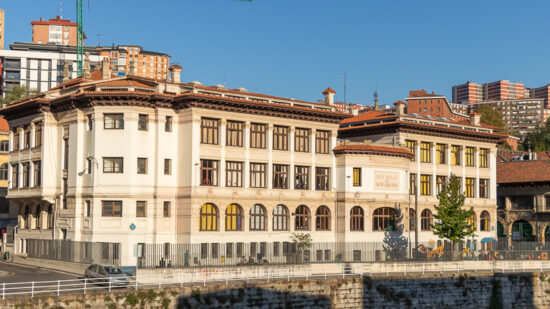 “Las escuelas de García Rivero se están cayendo a cachos”