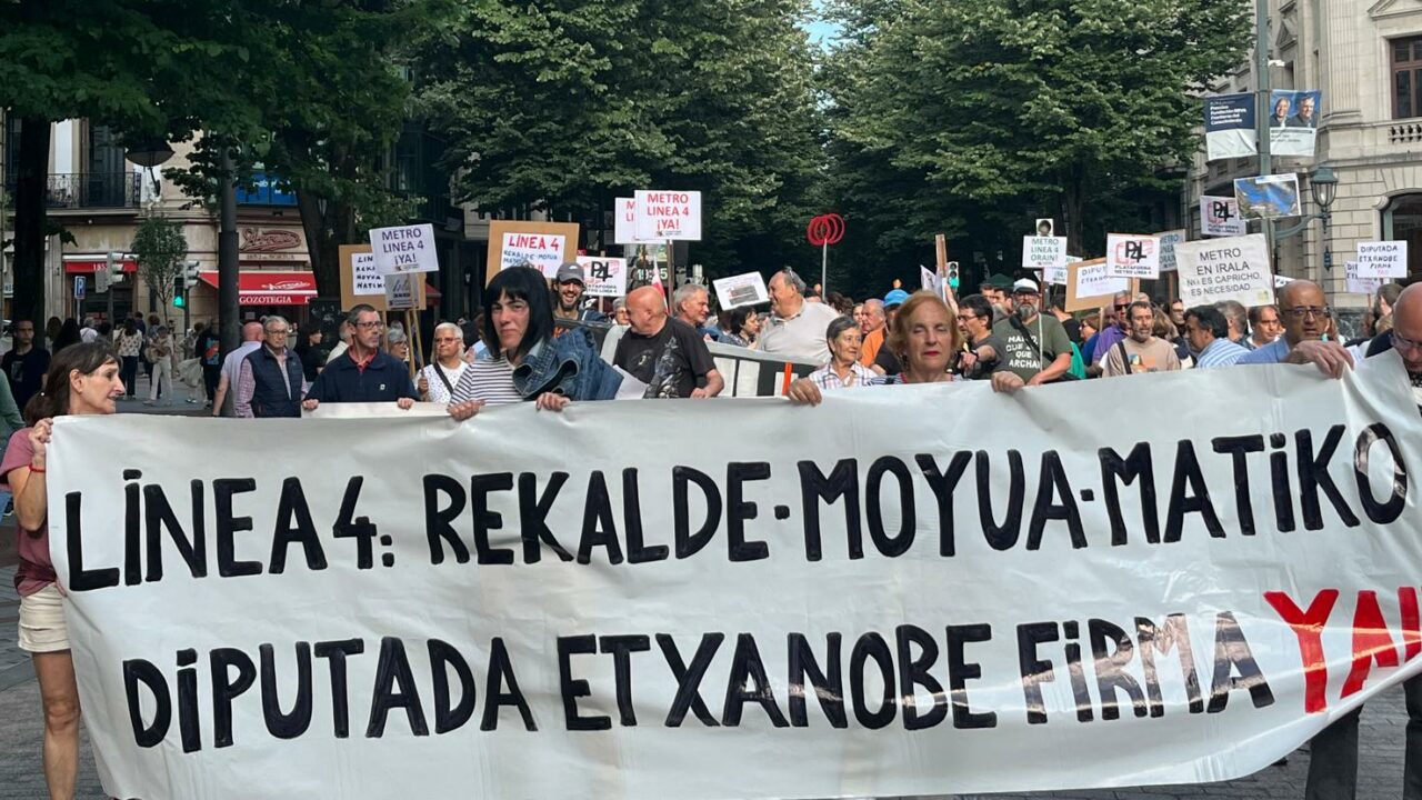 Así ha sido la manifestación por la línea 4 de metro: «Nos tienen marginados»