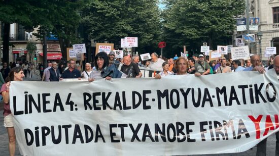 Así ha sido la manifestación por la línea 4 de metro: «Nos tienen marginados»