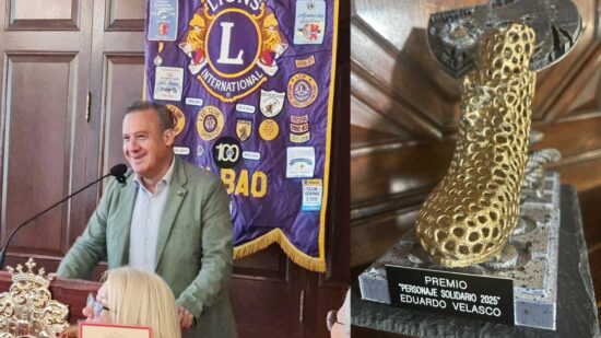 Eduardo Velasco recibe el premio a la solidaridad del Lions Club Bilbao