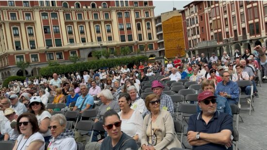 Casi mil coralistas y 50 agrupaciones dan voz al Día Coral de Bizkaia en Barakaldo