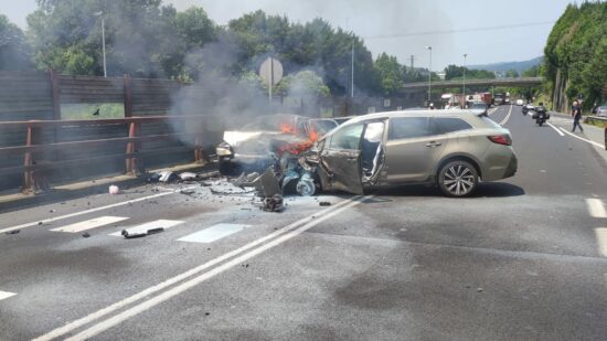 Cinco heridos en un grave accidente entre dos coches en la N-634 en Amorebieta