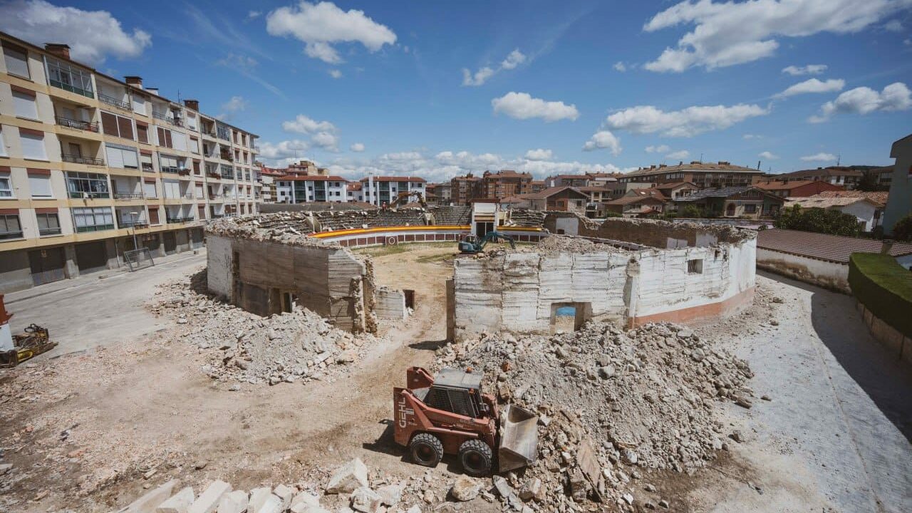 Demolición de la plaza de toros de Medina de Pomar: nueva infraestructura y medidas de seguridad