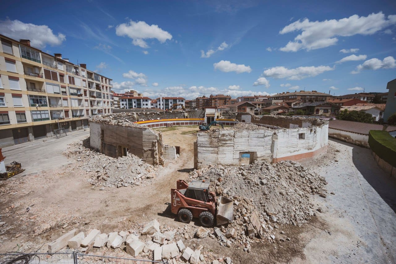Demolición de la plaza de toros de Medina de Pomar: nueva ...