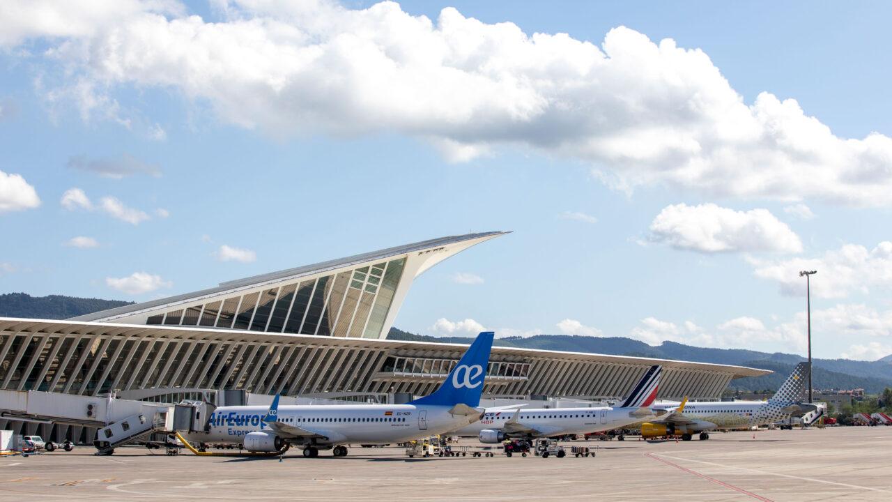 El aeropuerto de Bilbao sigue sin tocar techo y marca su mejor mes de mayo