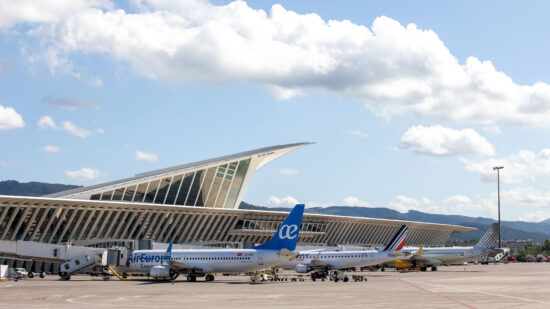 El aeropuerto de Bilbao sigue sin tocar techo y marca su mejor mes de mayo