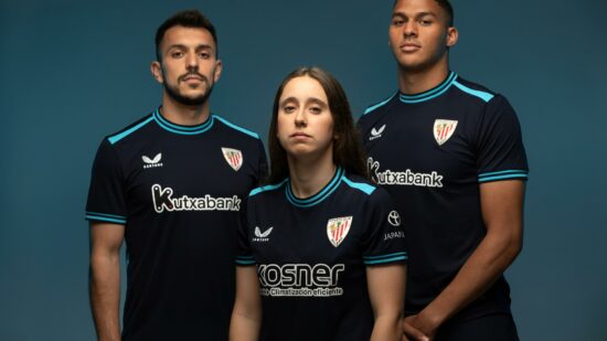 Esta es la segunda equipación del Athletic para la próxima temporada y vuelve a ser azul