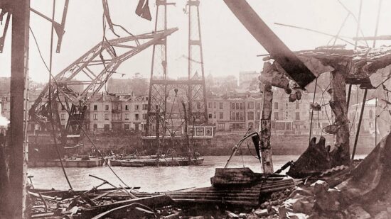 Hoy se cumplen 88 años del histórico acto de la voladura del Puente Colgante