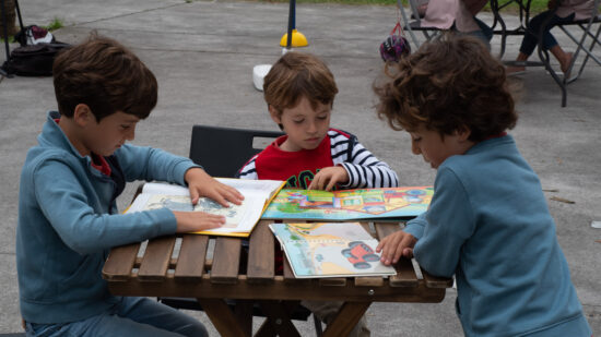 Las bibliotecas salen de nuevo a la calle este verano para llegar a los barrios de Bilbao