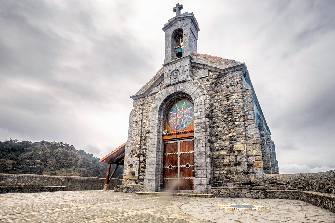 San Juan regresa a Gaztelugatxe: una cita con la fe y la tradición en la costa de Bizkaia