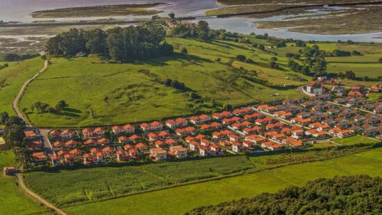 Argoños se prepara para el derribo de 120 viviendas: “Tenemos una sentencia de derribo desde hace 25 años”