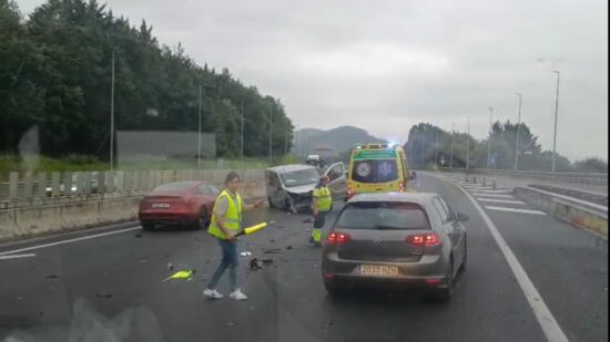 Más de dos kilómetros de retenciones en la AP-8 en Amorebieta: al menos un herido