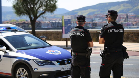 Detenido en la playa de Ereaga tras robar al descuido la mochila a un bañista