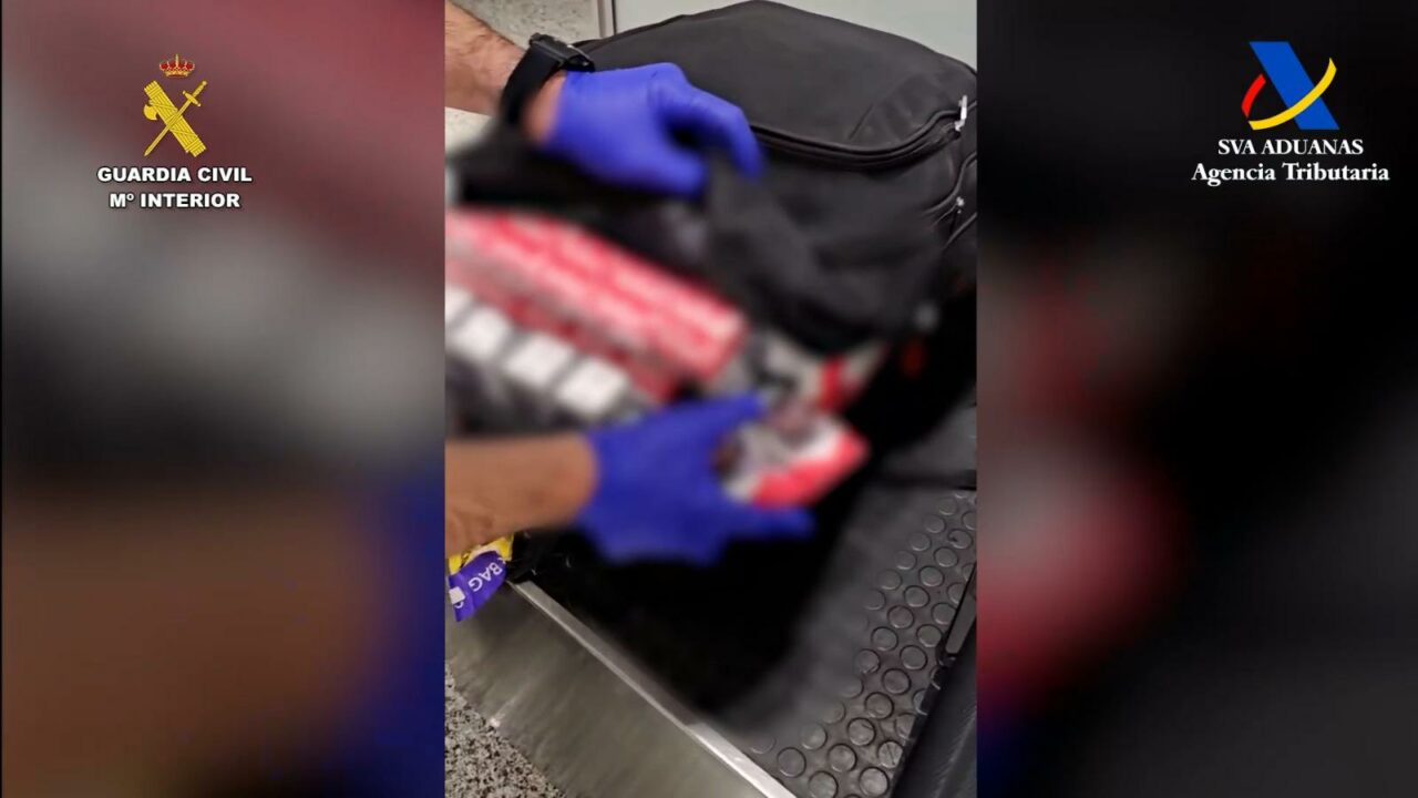 Pillado en Loiu con tabaco para llenar un estanco: más de 2.500 cajetillas