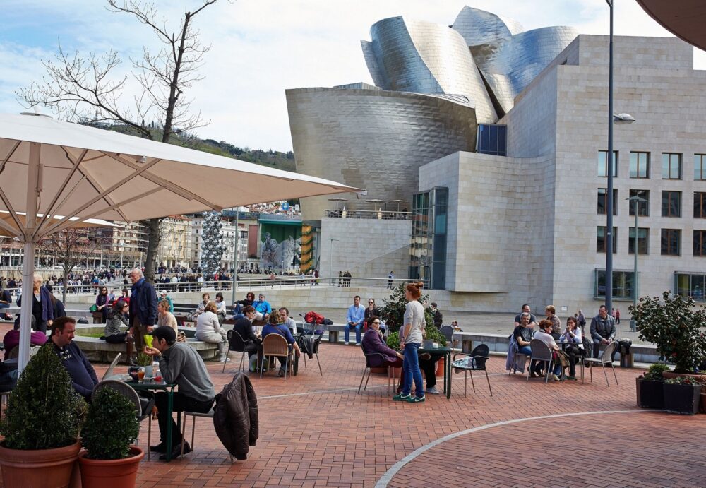 El turismo bate otro récord en Euskadi: los hoteles superan las 970.000 pernoctaciones en agosto