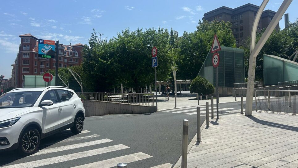 Una hora de parking gratis por hacer compras en las tiendas de la Asociación de Comerciantes de Bilbao