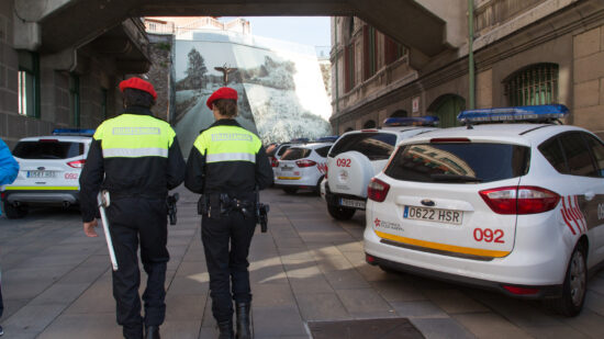 Detenidos dos ladrones in fraganti mientras robaban en un piso de Arangoiti con los dueños dentro