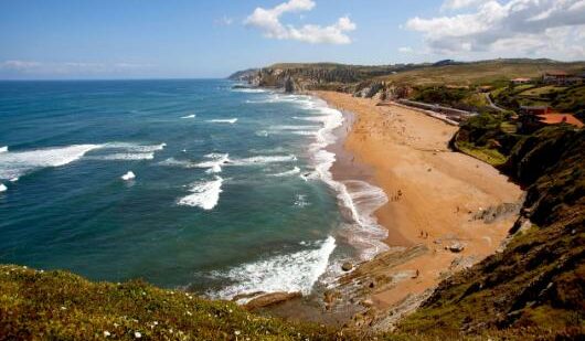 Bandera roja en Arriatera-Atxabiribil: prohibido el baño este viernes en esta playa de Bizkaia