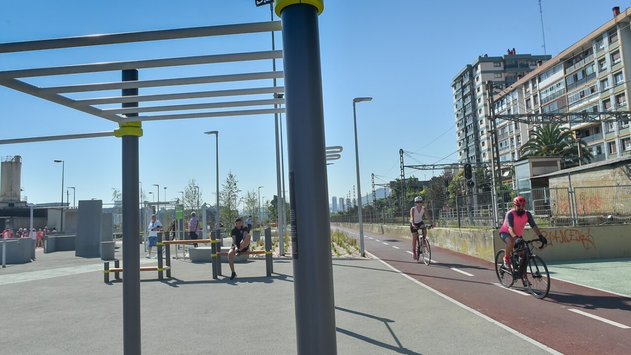Bilbao estrena el Parque de La Landa en Punta Zorrotza tras una inversión de 2,6 millones de euros