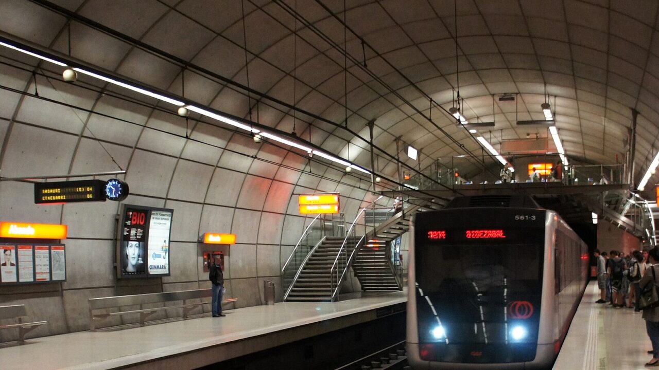 Los maquinistas de Metro Bilbao convocan nueve días de paros en pleno verano