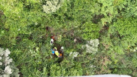 Rescatan en helicóptero a dos peregrinos en Castro Urdiales