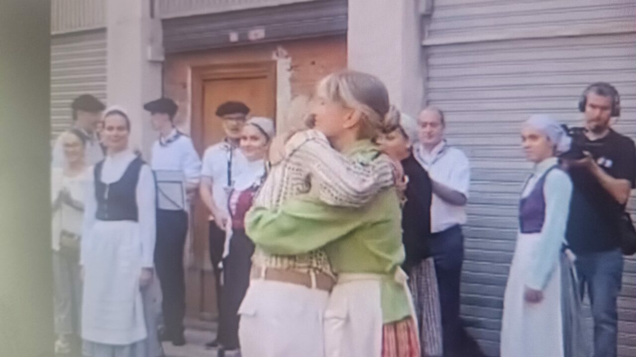 El emocionante aurresku de la Alcaldesa de Barakaldo