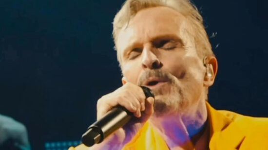 Miguel Bosé muestra en sus redes el momento más emotivo de su concierto en Bilbao