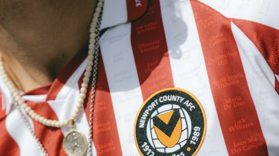 Una camiseta, dos pueblos: Athletic y Newport honran a los Niños del 37