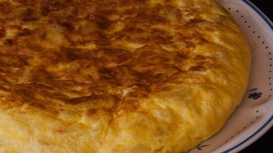 El Ayuntamiento pide a los bares de Bilbao tortillas más hechas para evitar Salmonelosis