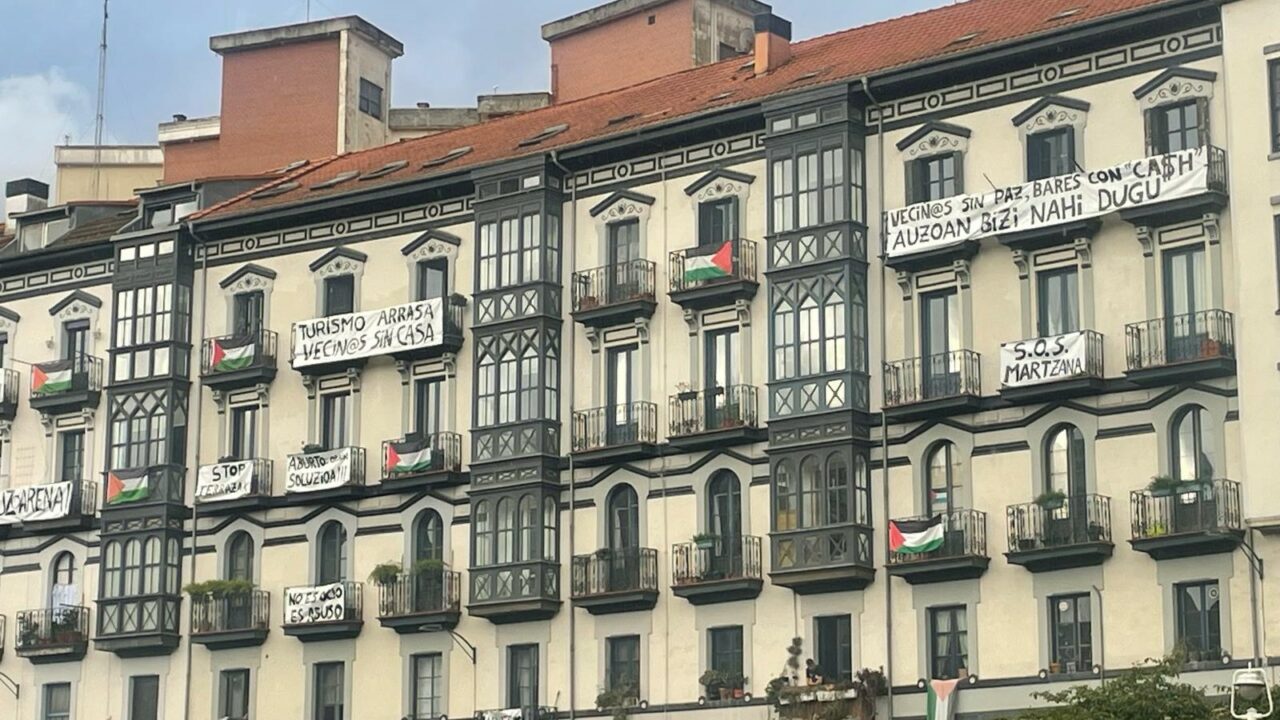 Vecinos del Muelle de Martzana denuncian el deterioro de su calidad de vida