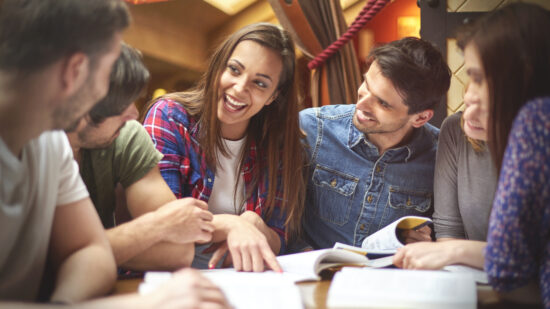 Abierta la convocatoria de becas para estudios universitarios o superiores