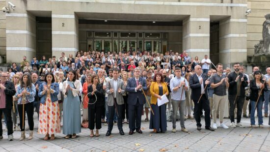 Más de 200 alcaldes se movilizan en Bilbao para denunciar la sentencia del Tribunal Supremo contra el euskera