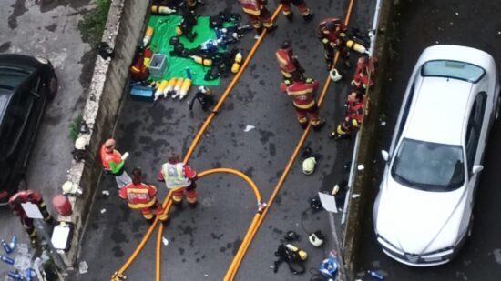 Un incendio en un garaje de Zamakola obliga a desalojar un edificio